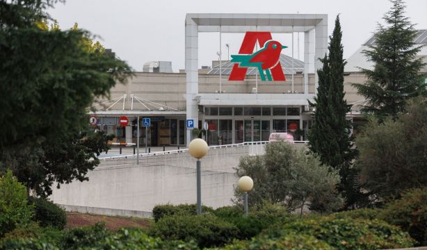 Alcampo cerrará 25 supermercados en España y despedirá a 710 empleados