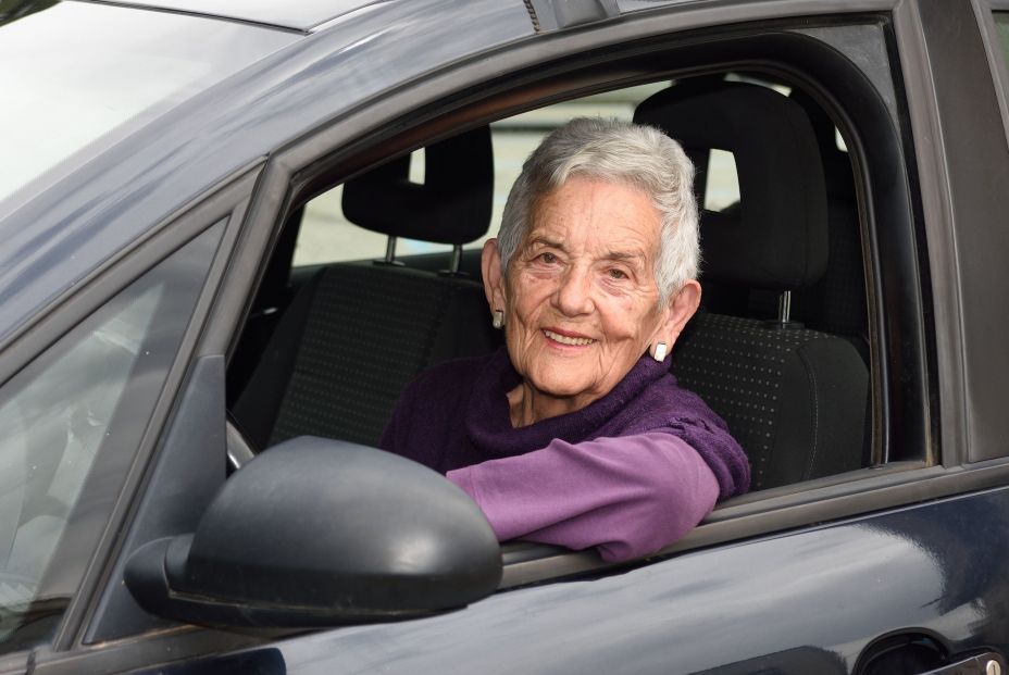 A los conductores sénior se les complica alquilar coche: más caro, menos oferta y requisitos extra. Foto: bigstock 