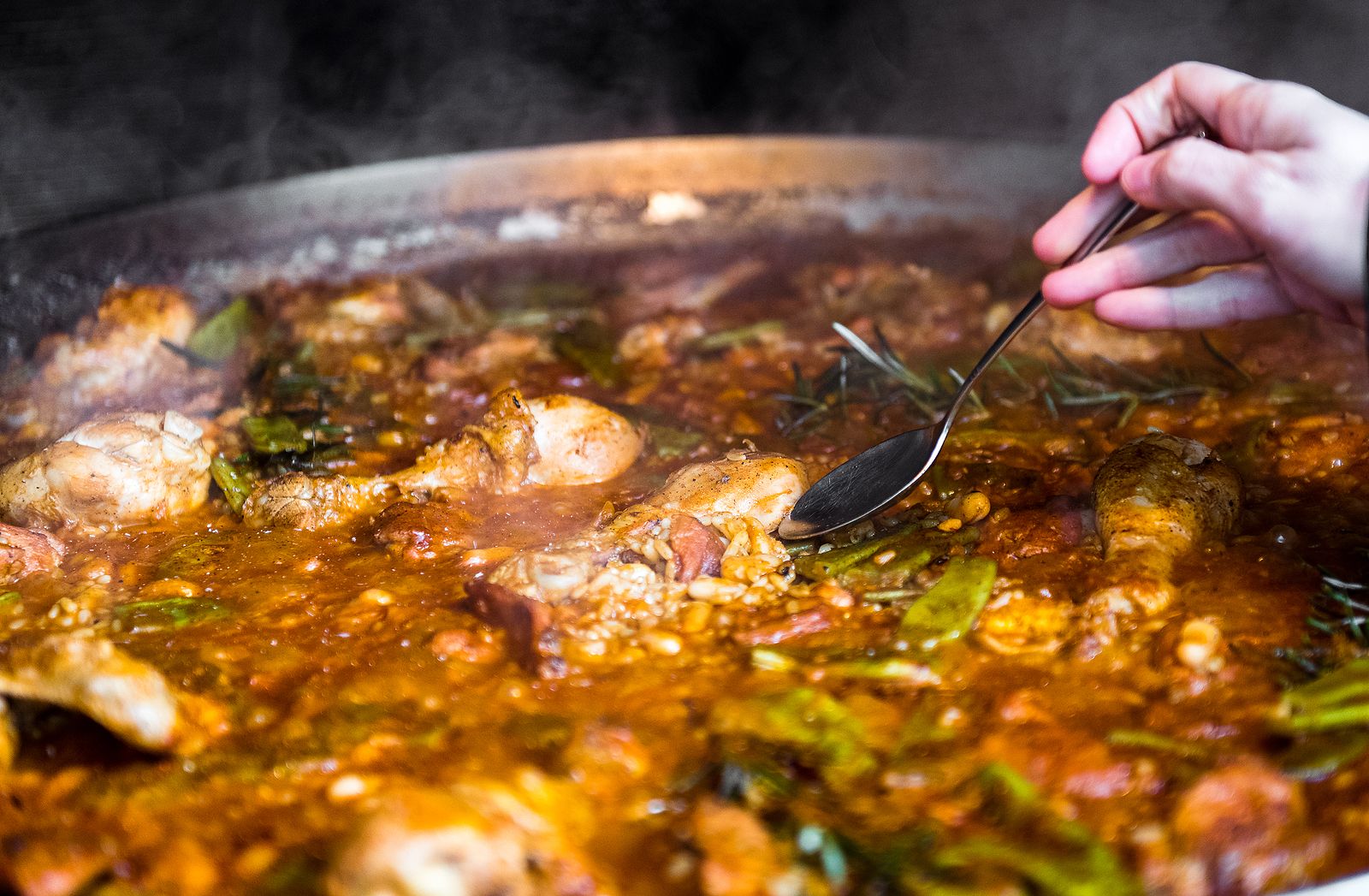Dani García desvela su truco para hacer una auténtica paella valenciana Dani García desvela su truco para hacer una auténtica paella valenciana