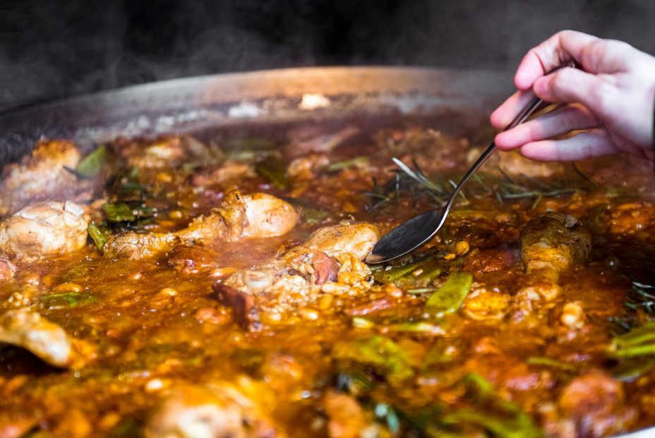 Dani García desvela su truco para hacer una auténtica paella valenciana Dani García desvela su truco para hacer una auténtica paella valenciana