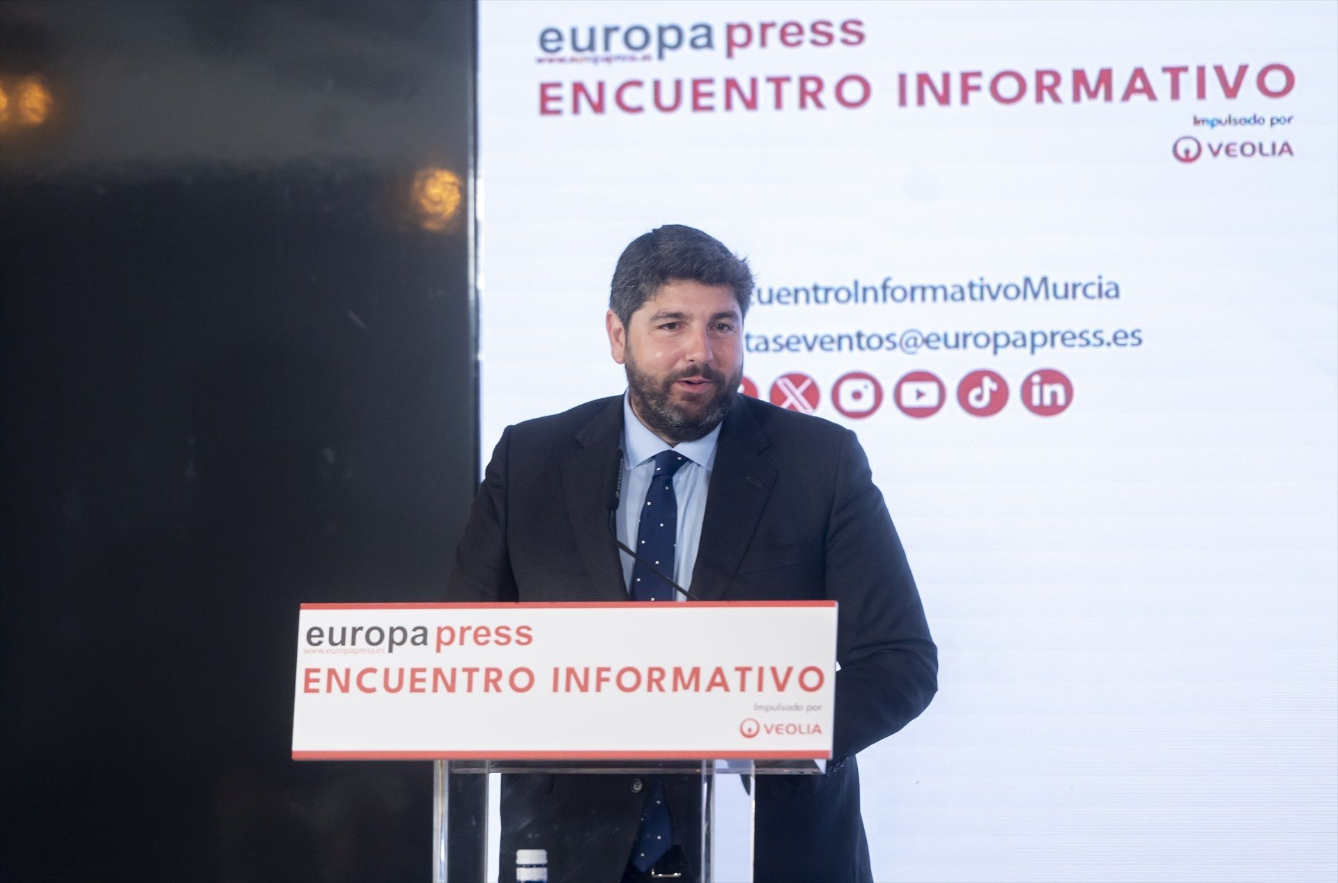 López Miras: "Nada funciona, ni la luz, ni los trenes. España está en retroceso"