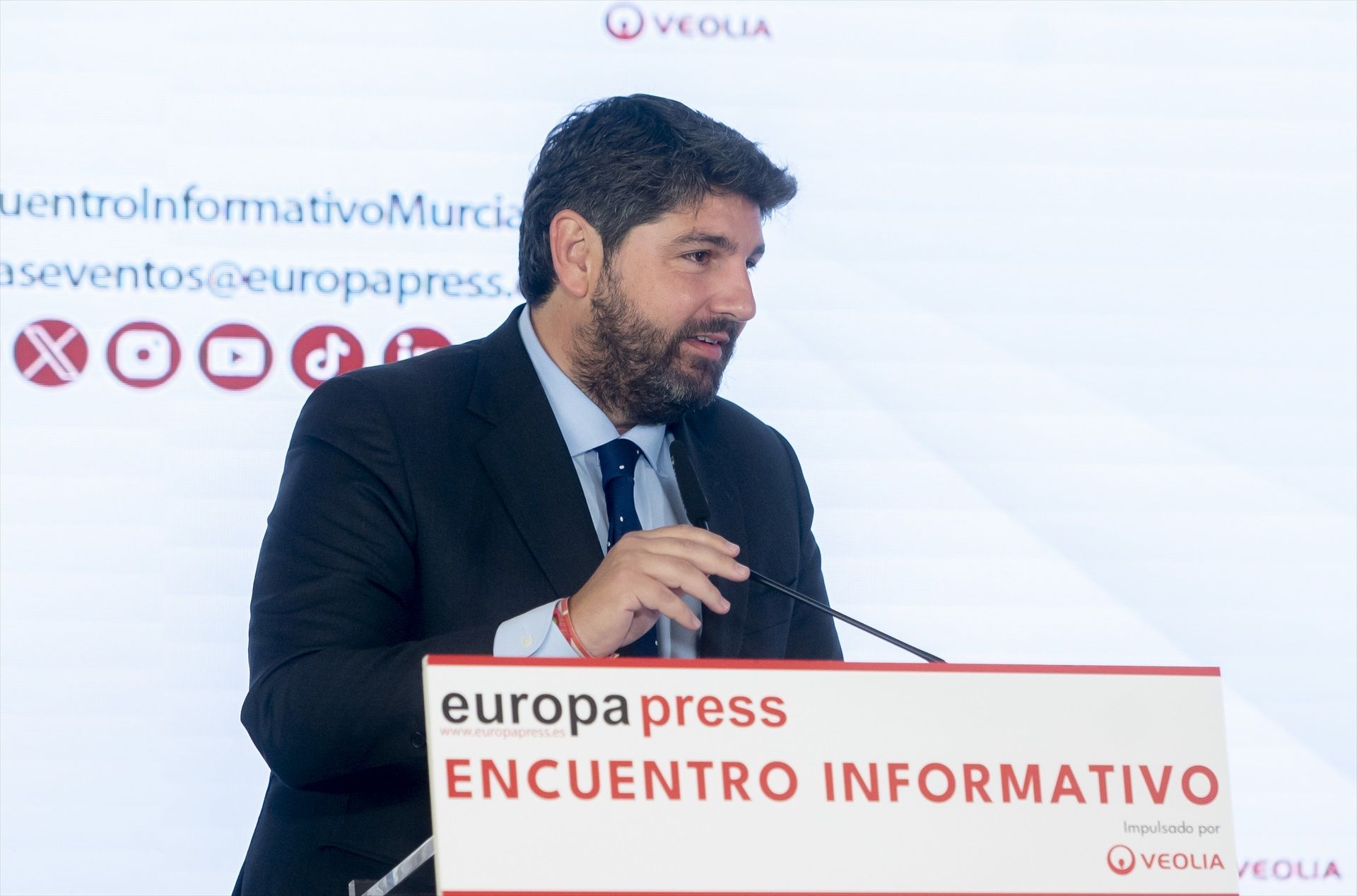 López Miras: "Nada funciona, ni la luz, ni los trenes. España está en retroceso"