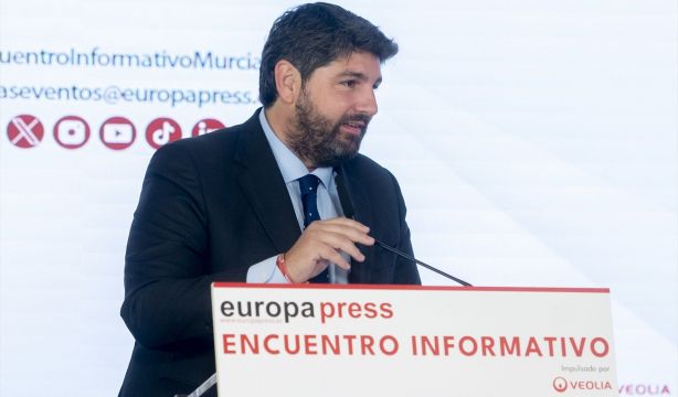 López Miras: "Nada funciona, ni la luz, ni los trenes. España está en retroceso"
