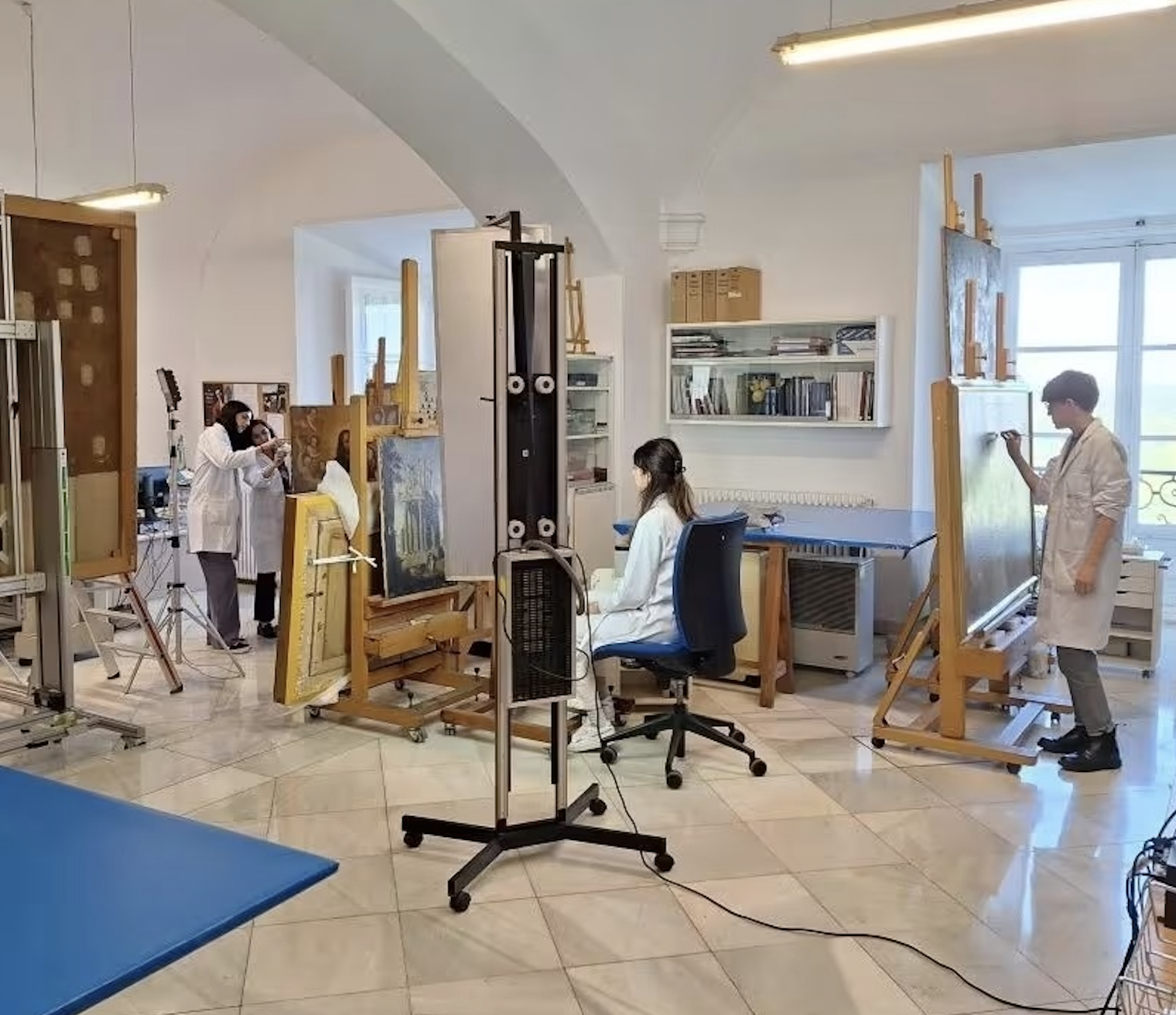 Abren al público por primera vez los talleres de restauración del Palacio Real de Madrid