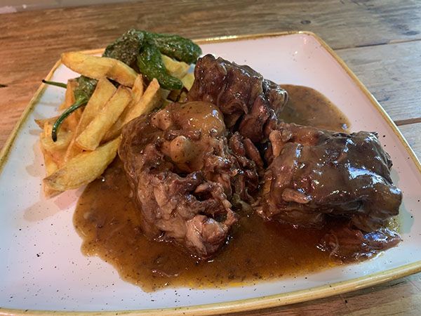 Madrid en Sn Isidro, mucho más que rosquillas: rabo de toro, vermú y vinos con DO