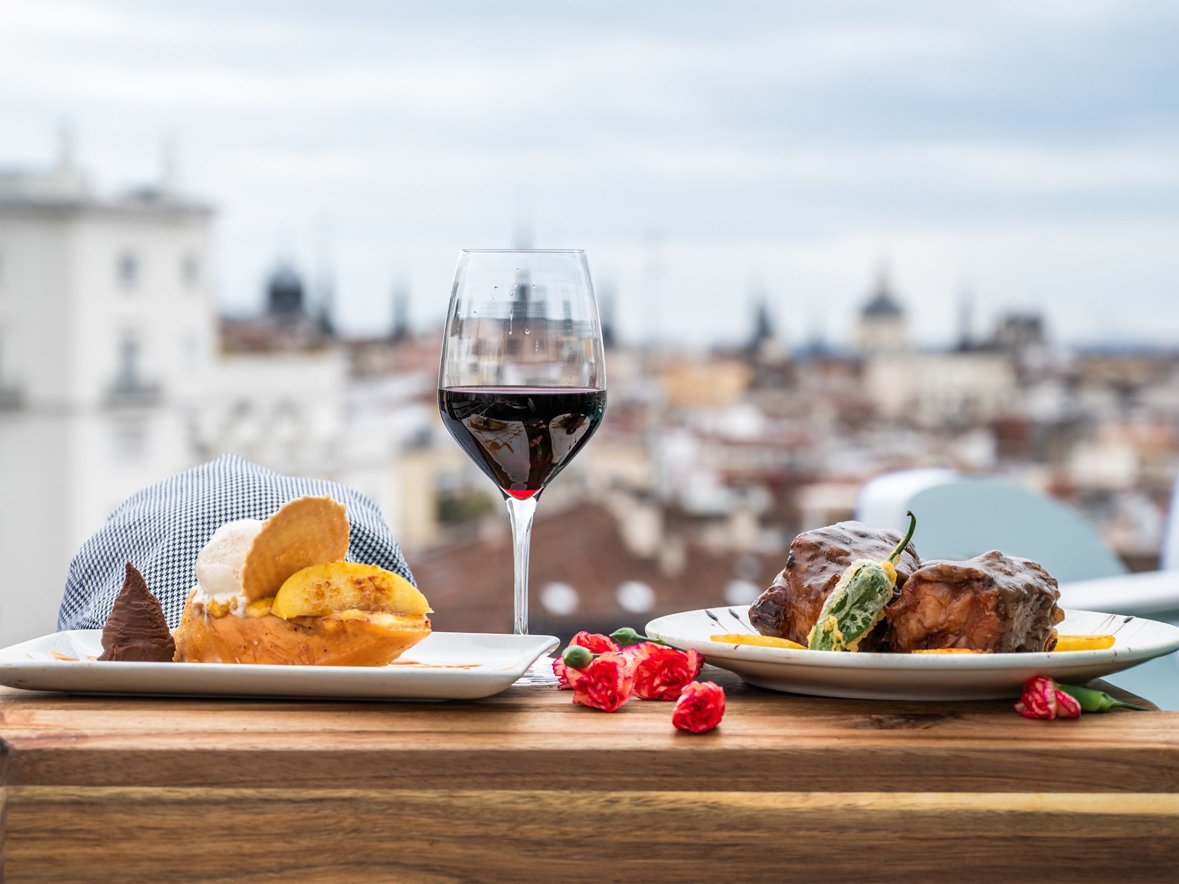 Madrid en San Isidro, mucho más que rosquillas: rabo de toro, vermú y vinos con DO