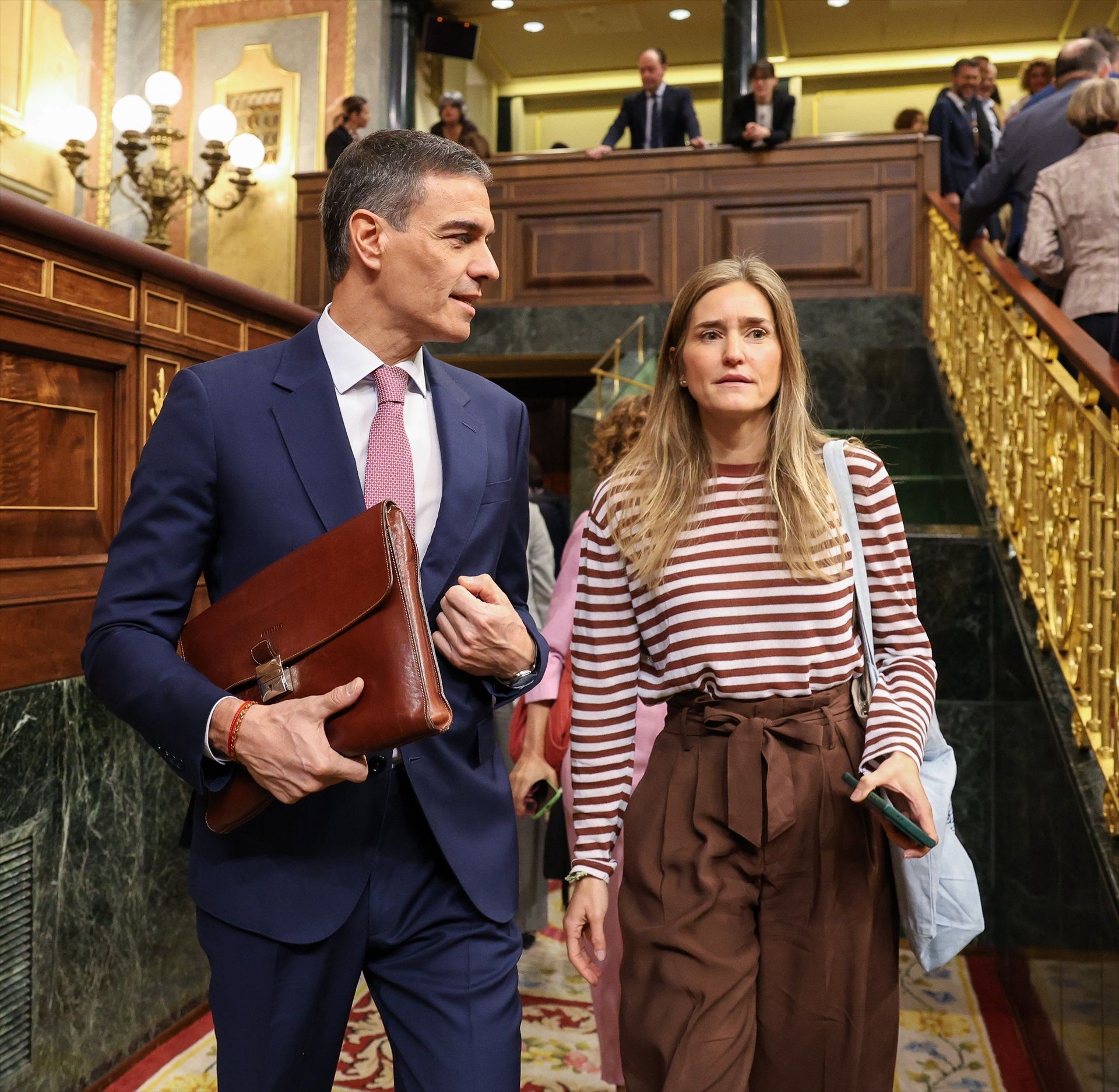El PP sube tres puntos en el primer CIS tras el apagón y recorta distancias con el PSOE