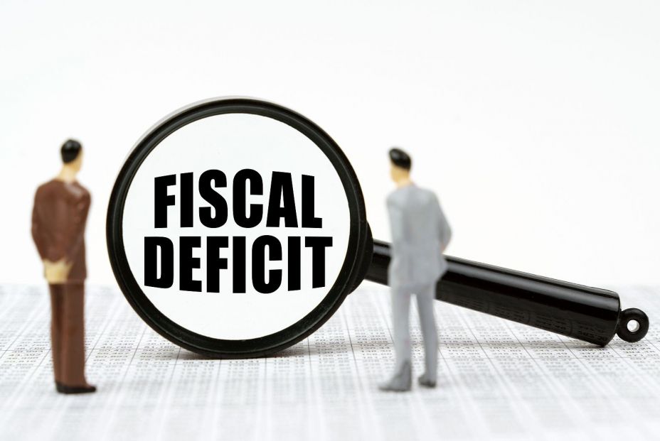 AIReF: Harán falta ajustes para controlar la deuda, por el gasto en pensiones, sanidad y cuidados