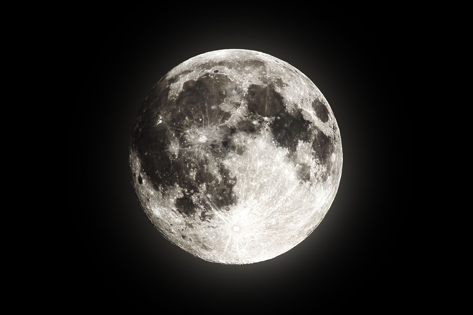 Perlas de vidrio revelan la historia oculta de la Luna
