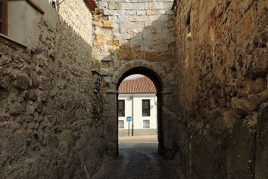 Wikipedia Commons. Los 9 edificios más antiguos de Zamora Wikipedia Commons. Los 9 edificios más antiguos de Zamora