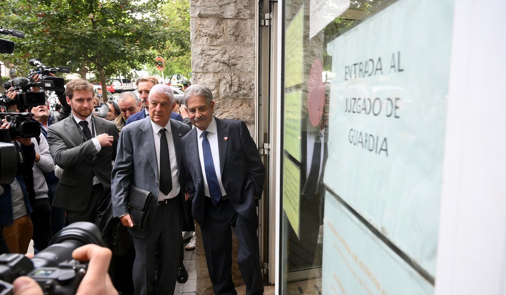 Acaba sin acuerdo la conciliación entre Revilla y el rey Juan Carlos, que no se ha presentado