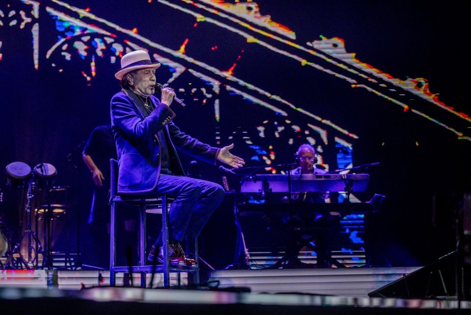 Joaquín Sabina llena de 'bombines' el Madrid Arena en su concierto de despedida Joaquín Sabina llena de 'bombines' el Madrid Arena en su concierto de despedida