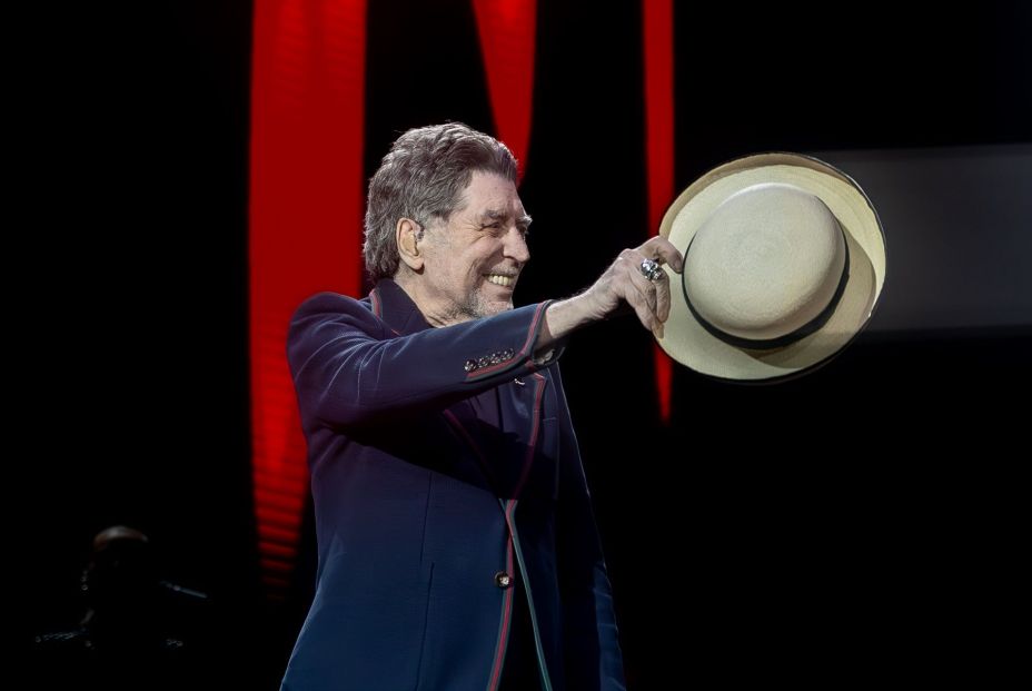 Joaquín Sabina llena de 'bombines' el Madrid Arena en su concierto de despedida Joaquín Sabina llena de 'bombines' el Madrid Arena en su concierto de despedida