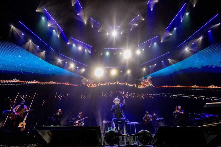 Joaquín Sabina llena de 'bombines' el Madrid Arena en su concierto de despedida Joaquín Sabina llena de 'bombines' el Madrid Arena en su concierto de despedida