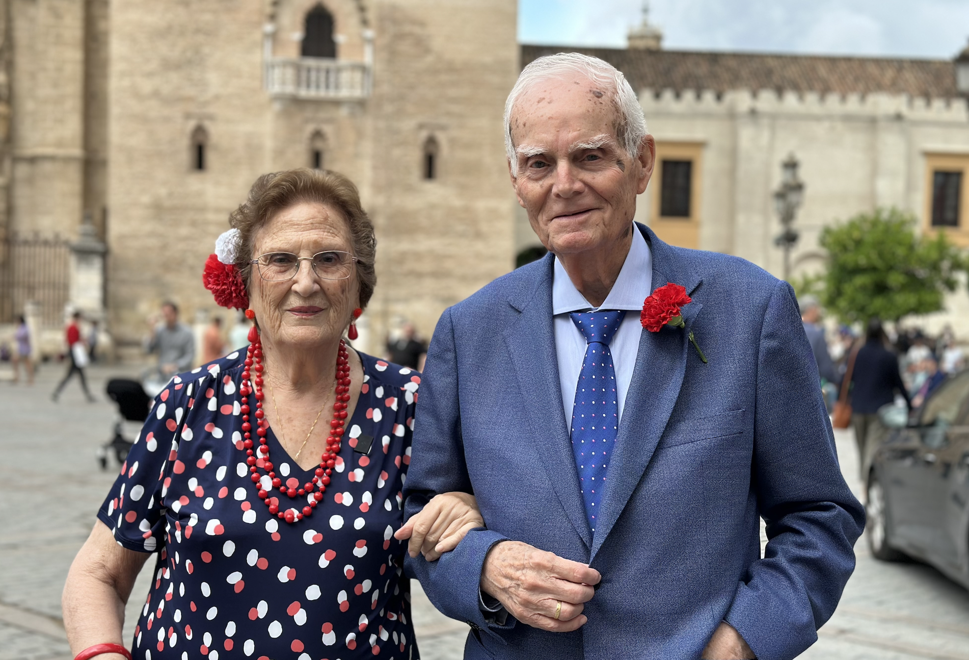 Un matrimonio octogenario cumple su sueño de volver a la Feria de Sevilla 15 años después Un matrimonio octogenario cumple su sueño de volver a la Feria de Sevilla 15 años después