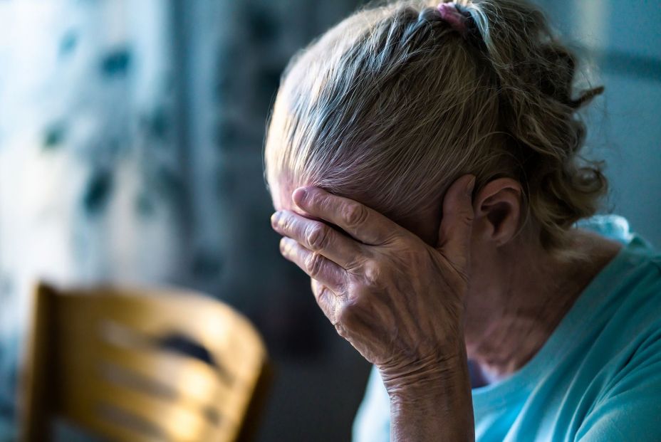 Una mujer con alzhéimer. Bigstock Una mujer con alzhéimer. Bigstock