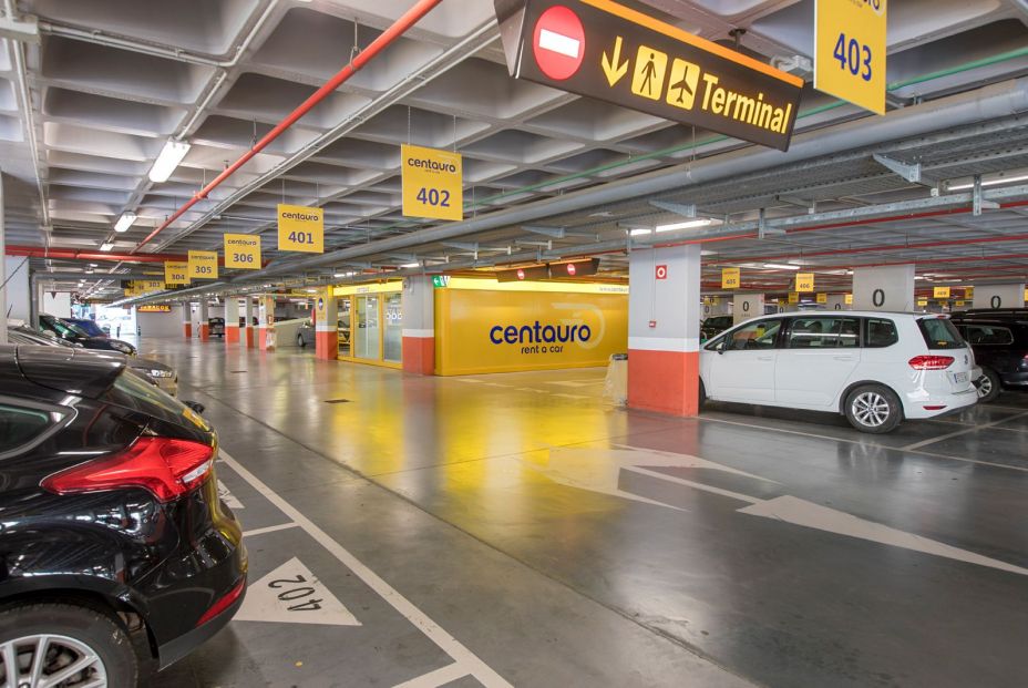 Alquilar un coche con Centauro: tener 75 años supone pagar hasta un 25% más