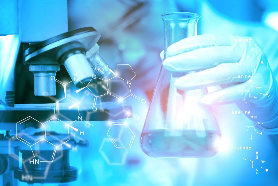 Científicos en un laboratorio. Bigstock 