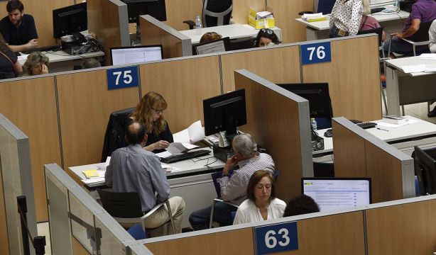 Impuestos y cotizaciones que suben en 2026: así afectan al bolsillo