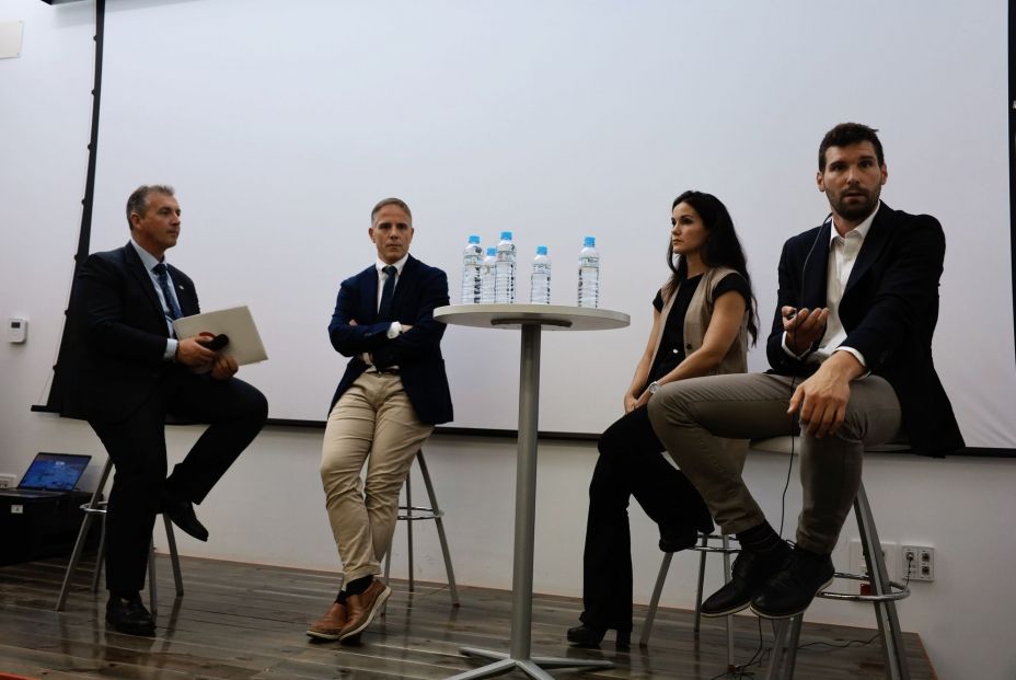 Empresarios, a los sénior Nos ayudáis a seguir creciendo Empresarios, a los sénior Nos ayudáis a seguir creciendo