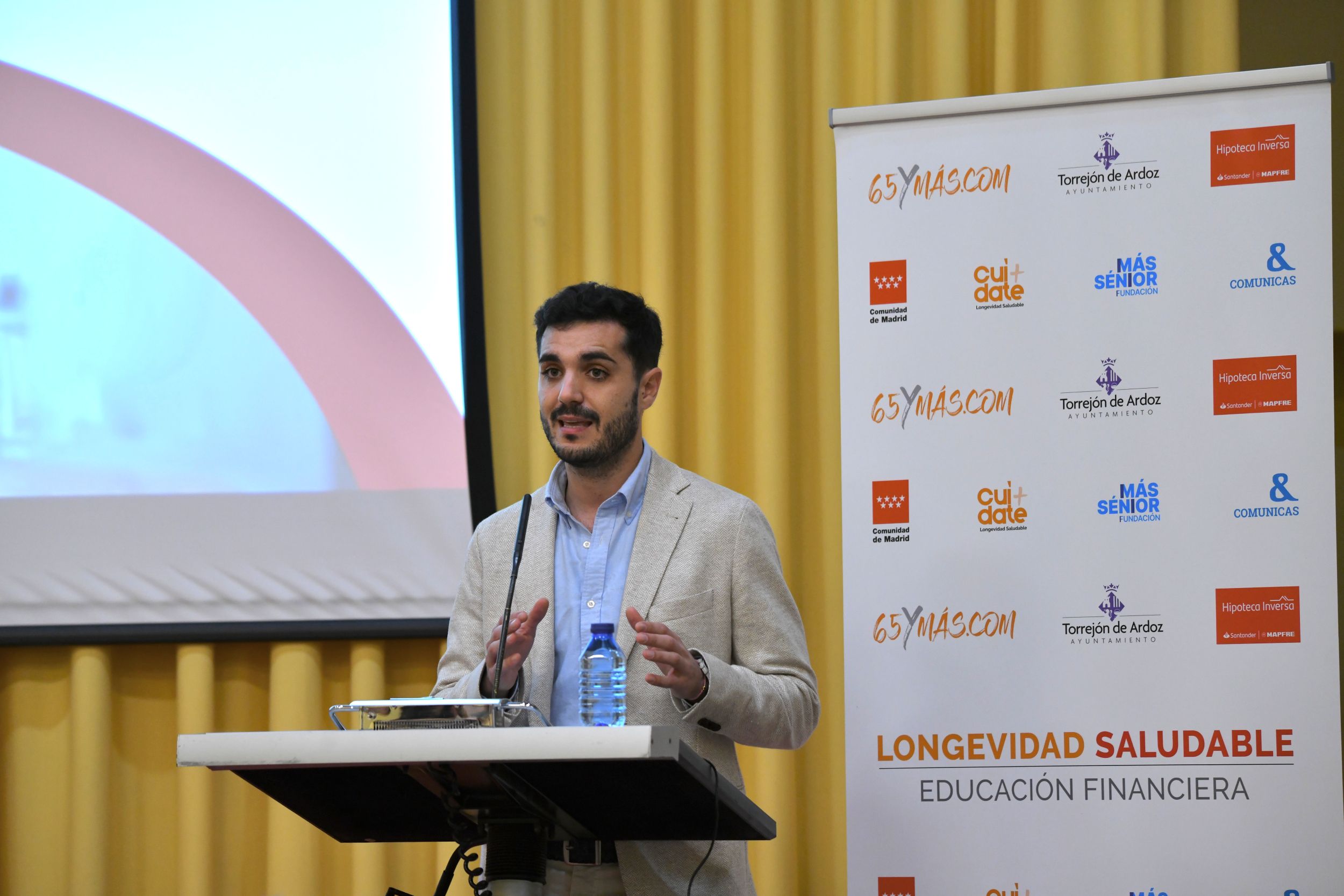 Alejandro Navarro: "La educación financiera es esencial para una longevidad con bienestar". Foto: Agustín Millán