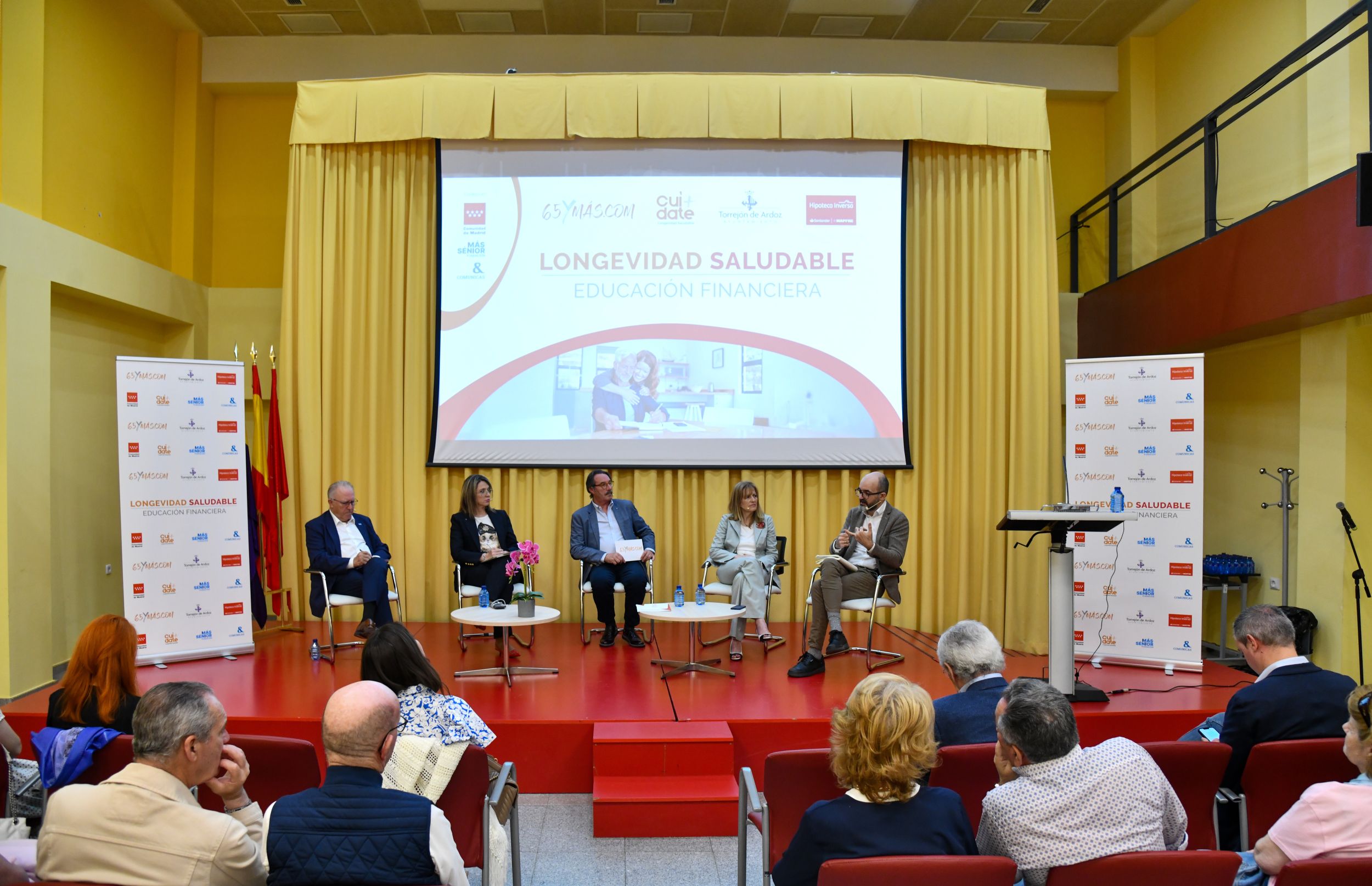 Expertos recomiendan a los mayores planificar financieramente su longevidad: "La clave es formarse". Foto: Agustín Millán