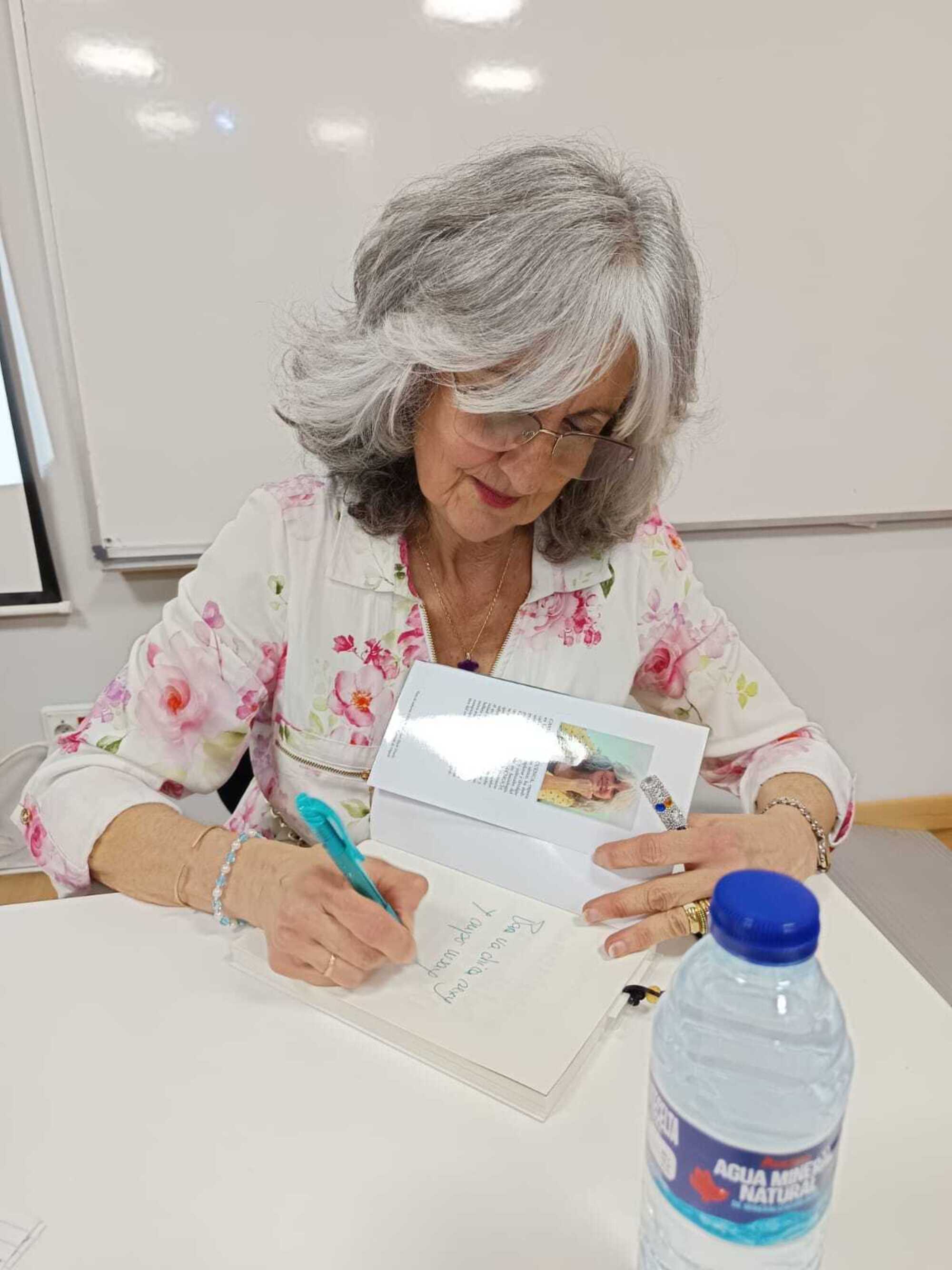 Carmen Núñez, a los jóvenes: "Tus abuelos también tienen deseo y quieren sentirse bellos"