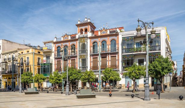 ¿Cuáles son los edificios más antiguos de Badajoz?