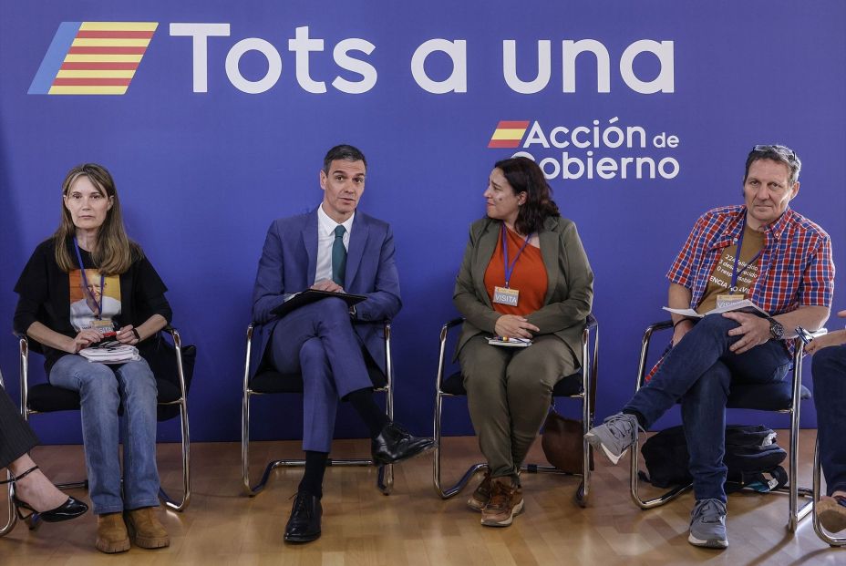 Pedro Sánchez con familiares de la DANA Pedro Sánchez con familiares de la DANA