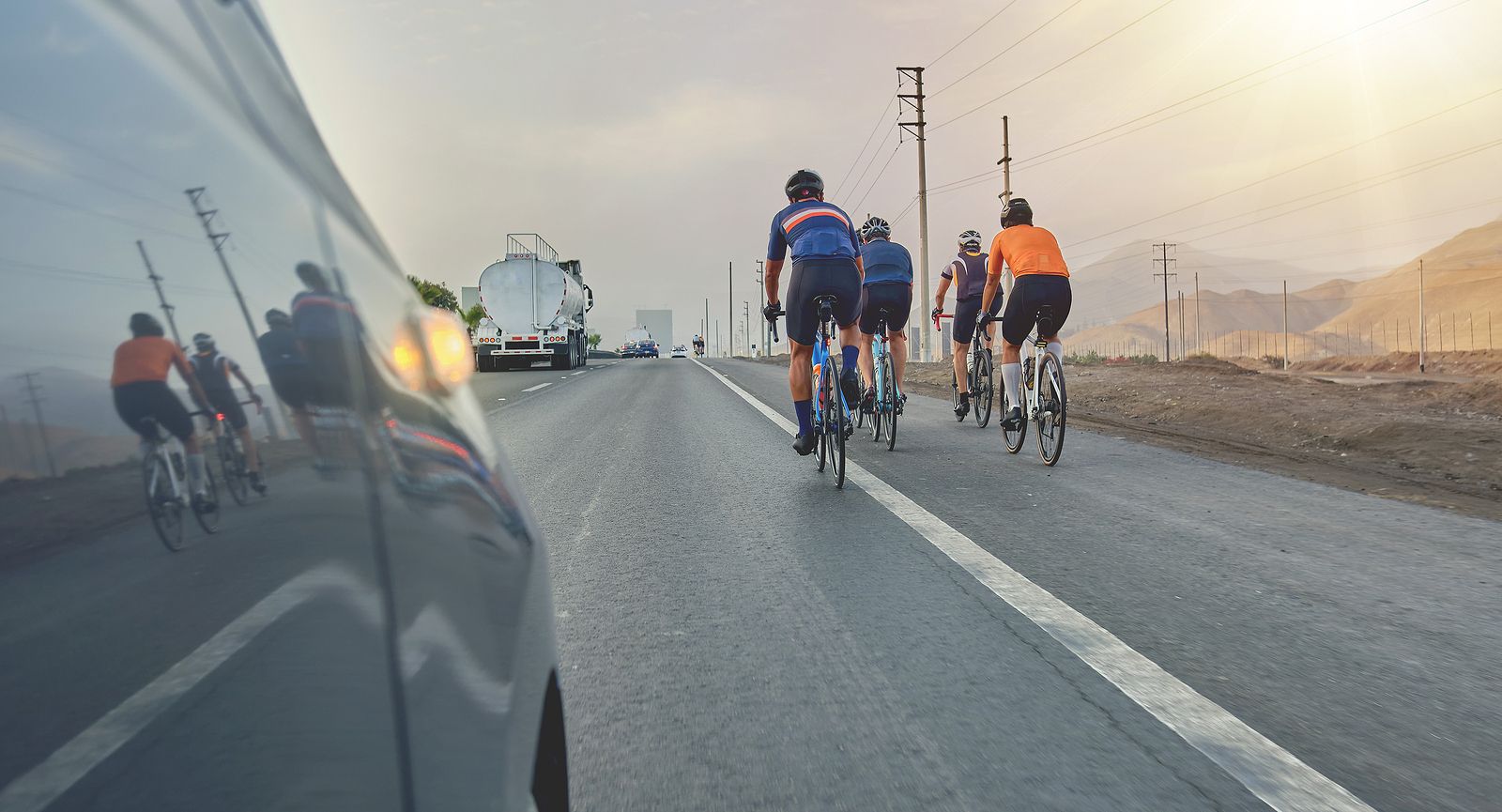 ¿Se puede adelantar a un ciclista si hay línea continua?