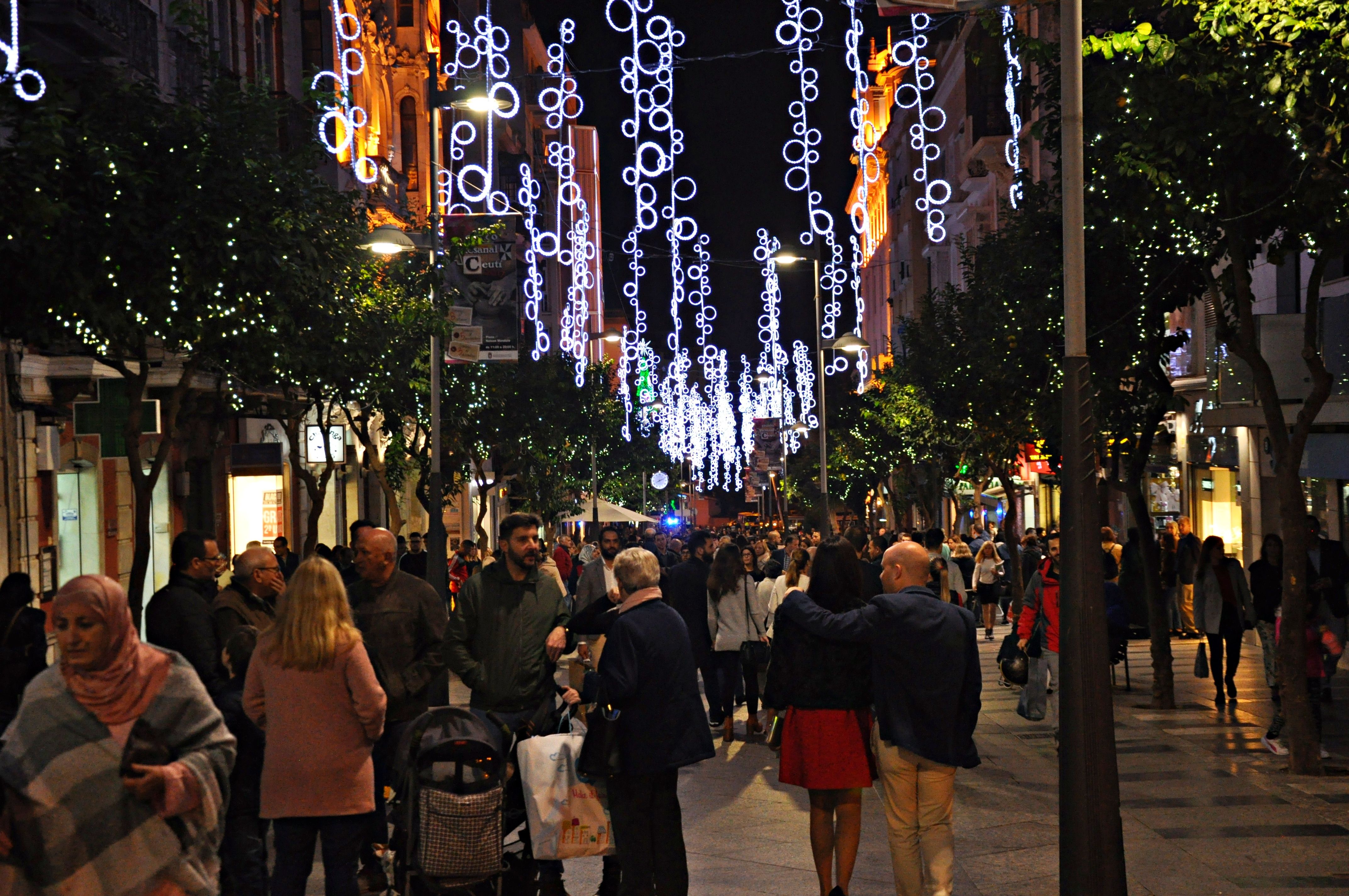 calle comercial en navidad calle comercial en navidad