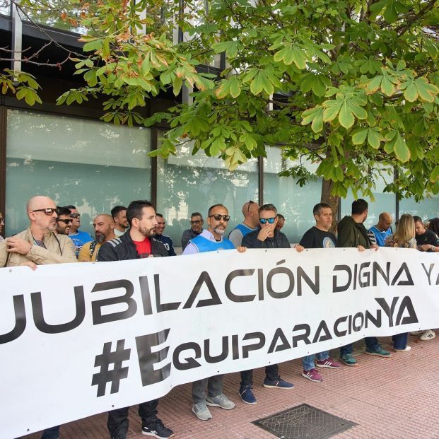 europapress 6232301 varias personas concentracion asociacion jusapol frente delegacion gobierno 1 621x621 europapress 6232301 varias personas concentracion asociacion jusapol frente delegacion gobierno 1 621x621
