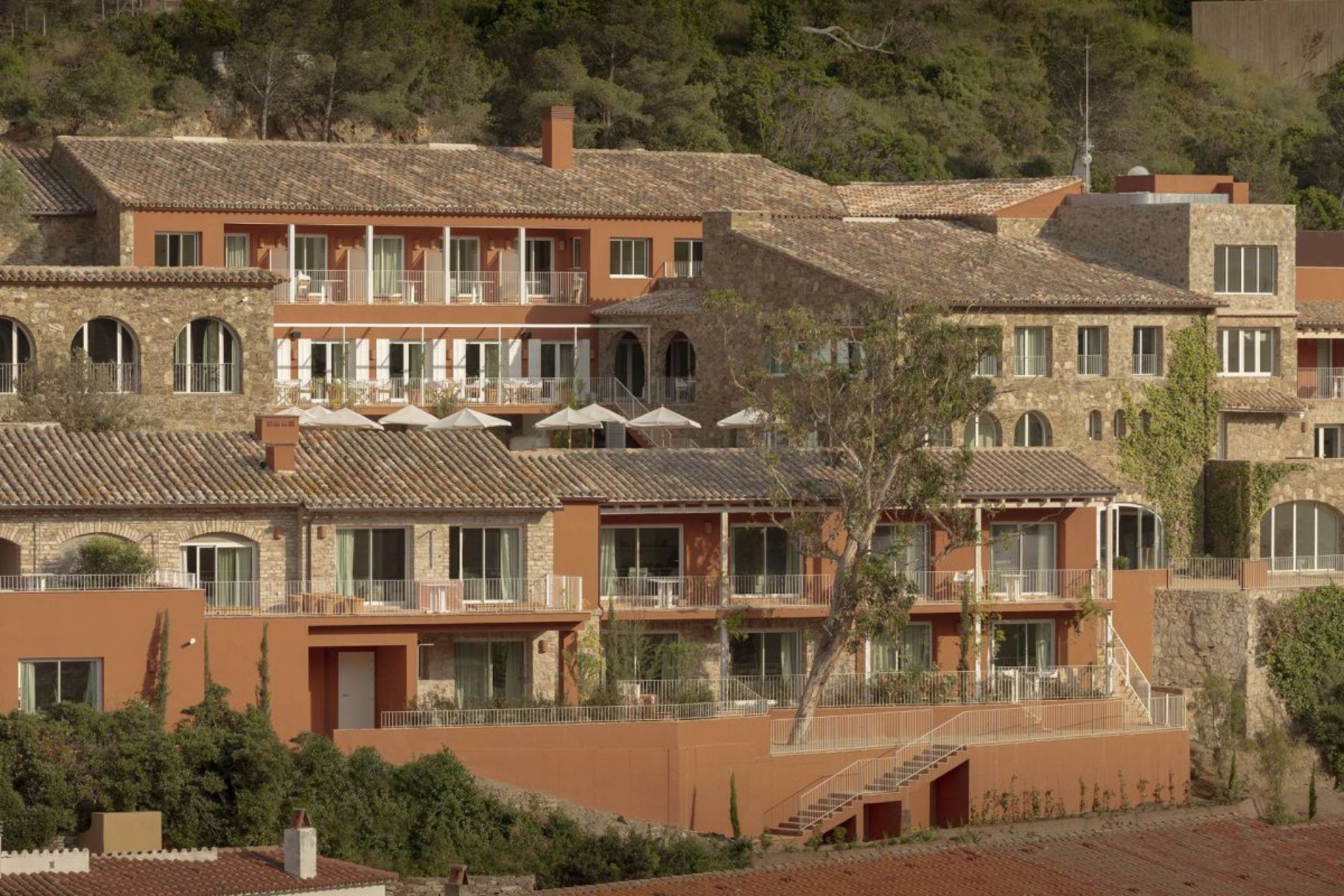 By Salomon abre las puertas del hotel Finca Victoria