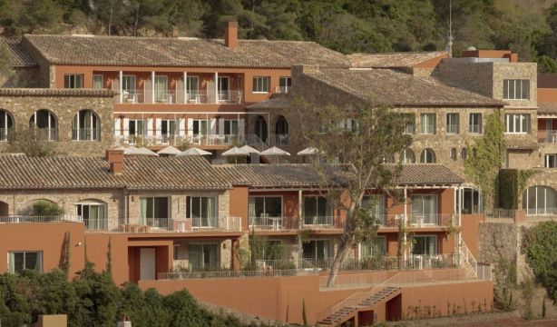 By Salomon abre las puertas del hotel Finca Victoria