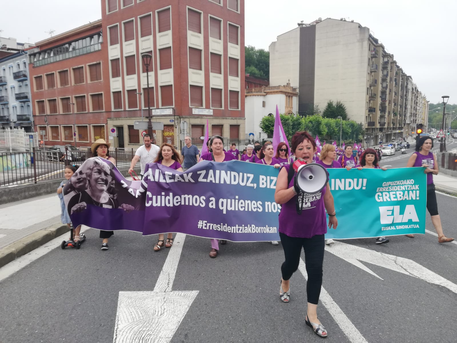Las trabajadoras de residencias de Guipúzcoa comienzan una marcha para pedir mejores condiciones