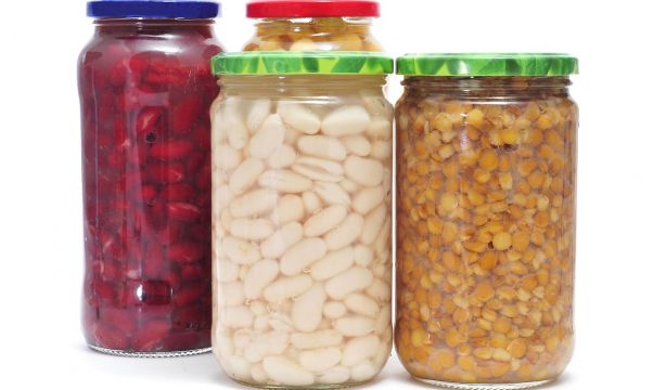 Una nutricionista revela por qué no debes tirar el líquido de los botes de garbanzos o judías