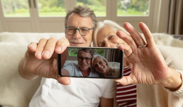 El CENIE lanza su concurso internacional de fotografía: "La edad no nos define. La mirada, sí"