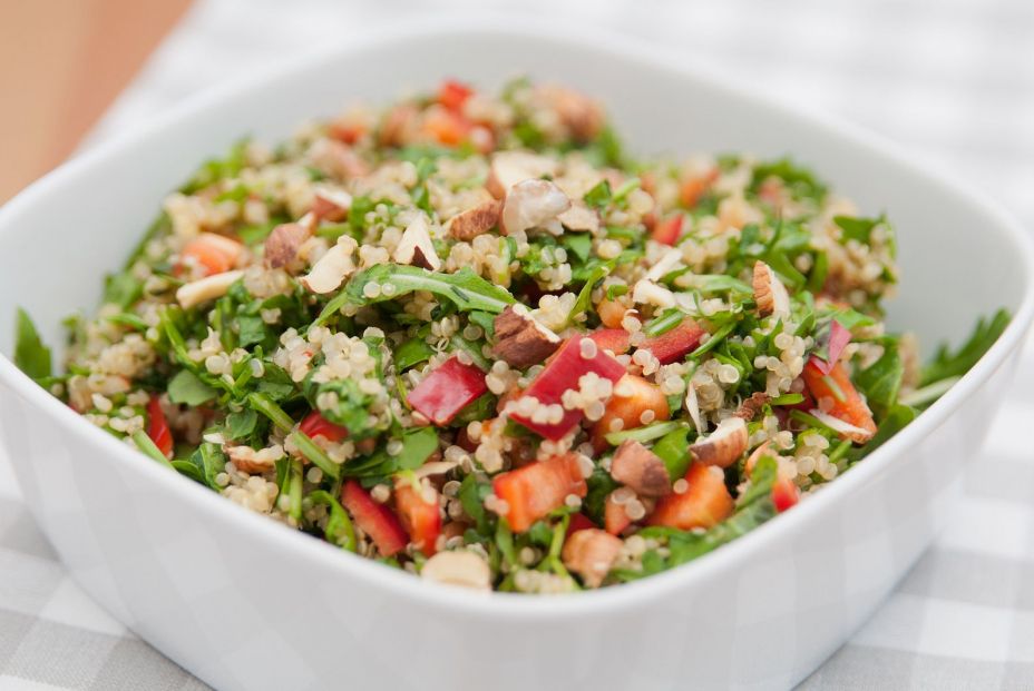 Beneficios de la Quinoa. Ensalada de quinoa. Bigstock. 
