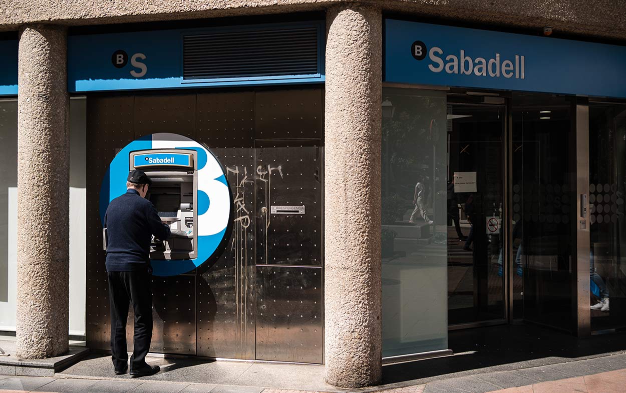 Pago de las pensiones y paga extra en junio de 2025: ¿qué día se cobra la pensión en Banco Sabadell?
