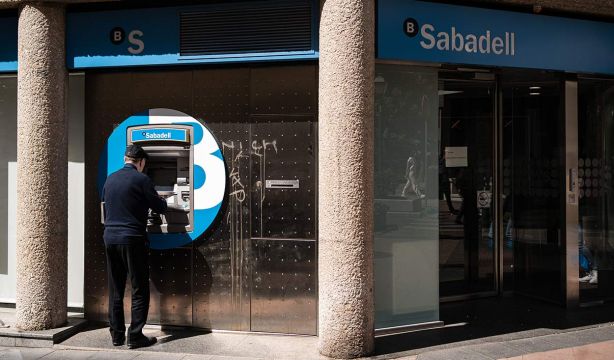 Pago de las pensiones y paga extra en junio de 2025: ¿qué día se cobra la pensión en Banco Sabadell?