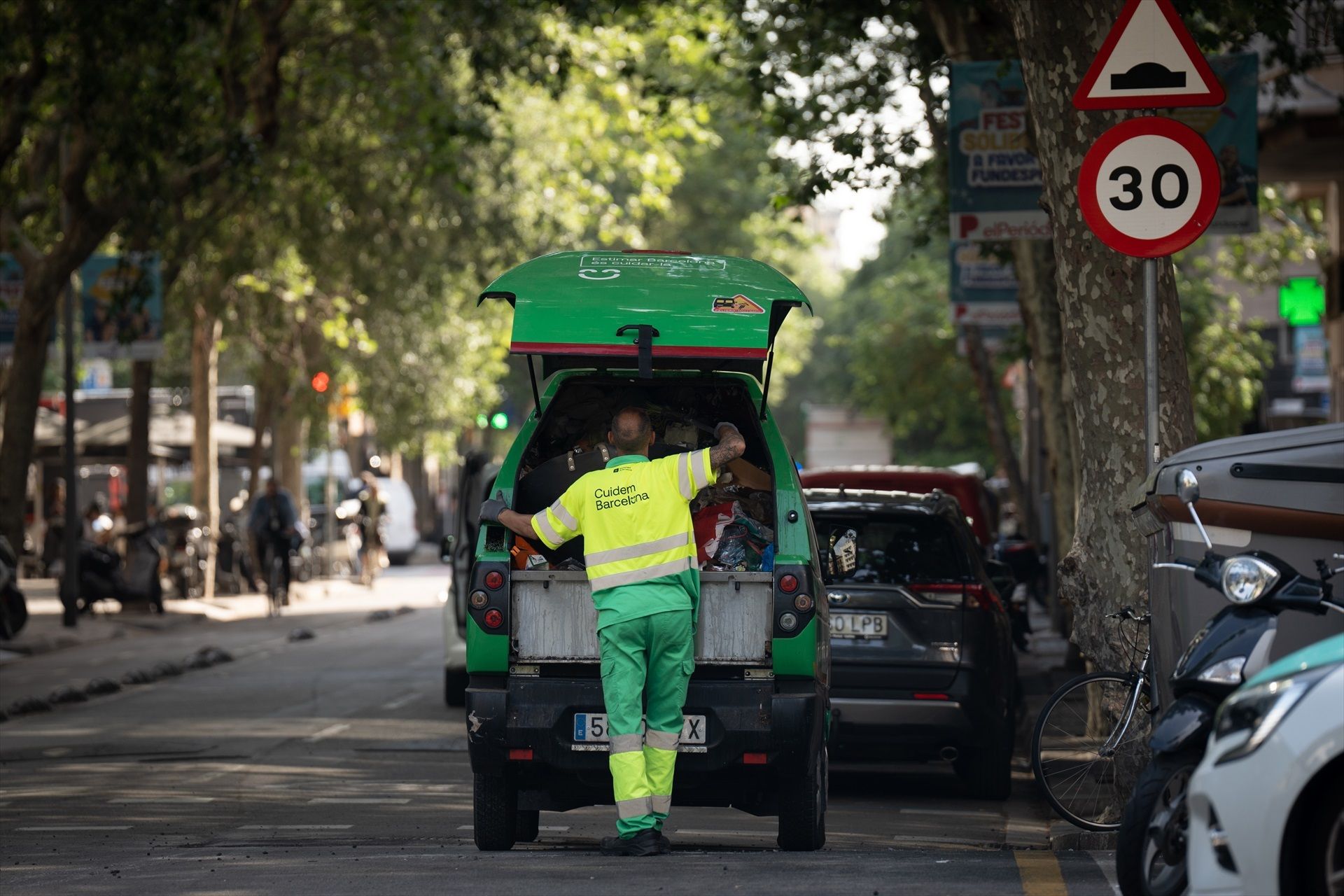 El paro baja de los 2,5 millones por primera vez desde 2008