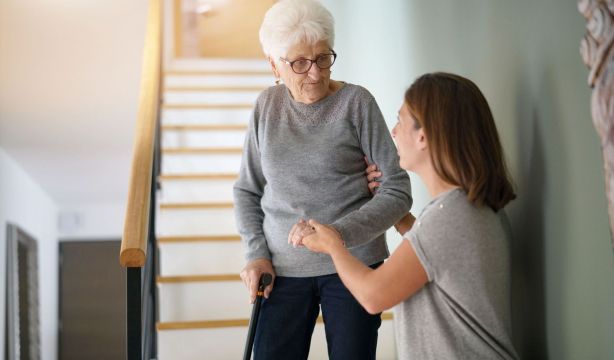 Las ayudas que pueden solicitar los mayores de Cataluña para hacer sus viviendas más accesibles 