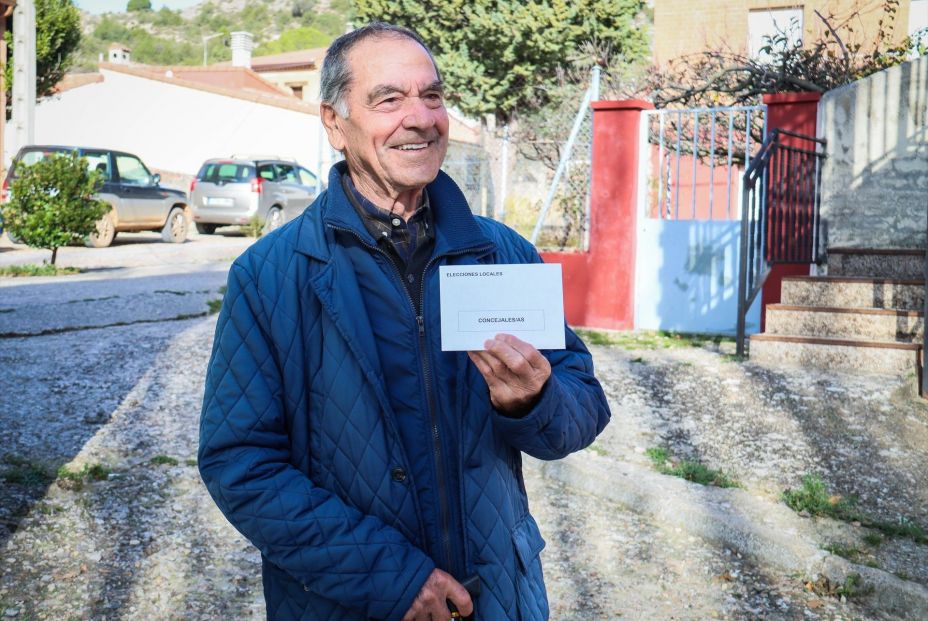 EuropaPress 5602121 hombre mayor edad municipio acude votar 26 noviembre 2023 ocentejo EuropaPress 5602121 hombre mayor edad municipio acude votar 26 noviembre 2023 ocentejo