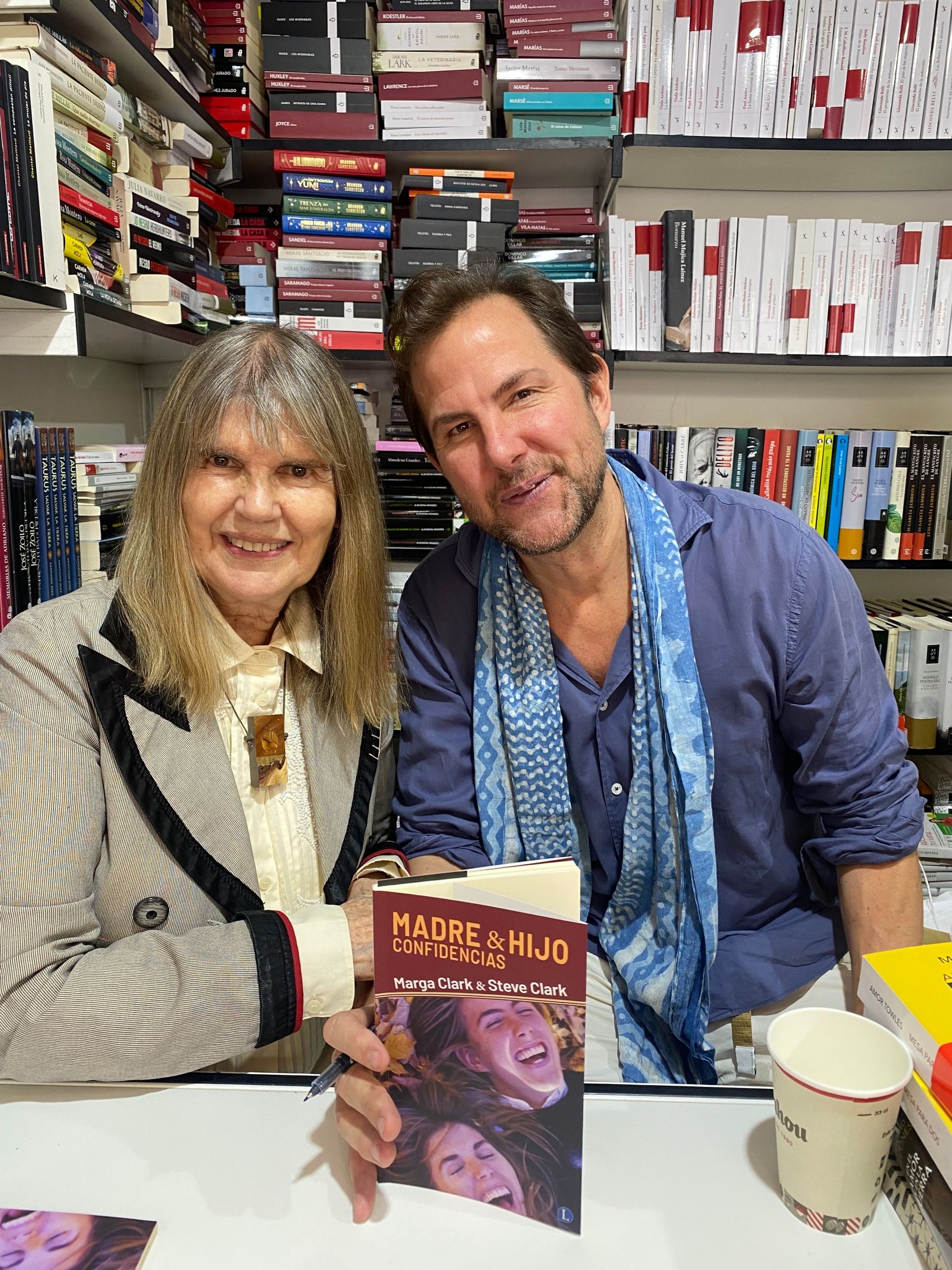 'Madre e hijo': recuerdos de la poeta Marga Clark y su hijo Steve, entre Madrid y Nueva York