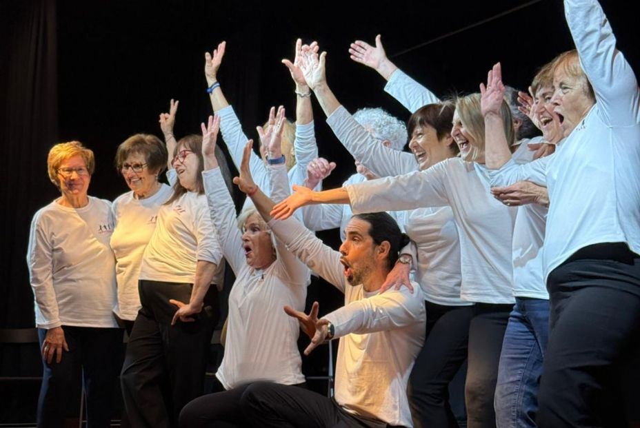 Mujeres mayores arrasan con el grupo de teatro Improyayas: "A más de una nos sirve de medicación" (Improyayas) Mujeres mayores arrasan con el grupo de teatro Improyayas: "A más de una nos sirve de medicación" (Improyayas)