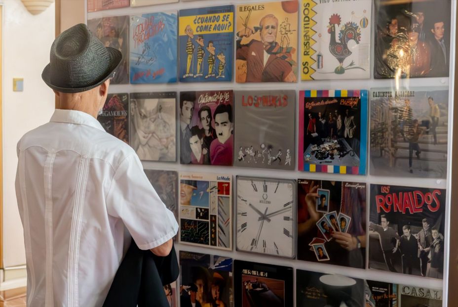 Entre chaquetas y pelucas de Alaska o Almodóvar: homeaje a la Movida Madrileña en una exposición Entre chaquetas y pelucas de Alaska o Almodóvar: homeaje a la Movida Madrileña en una exposición