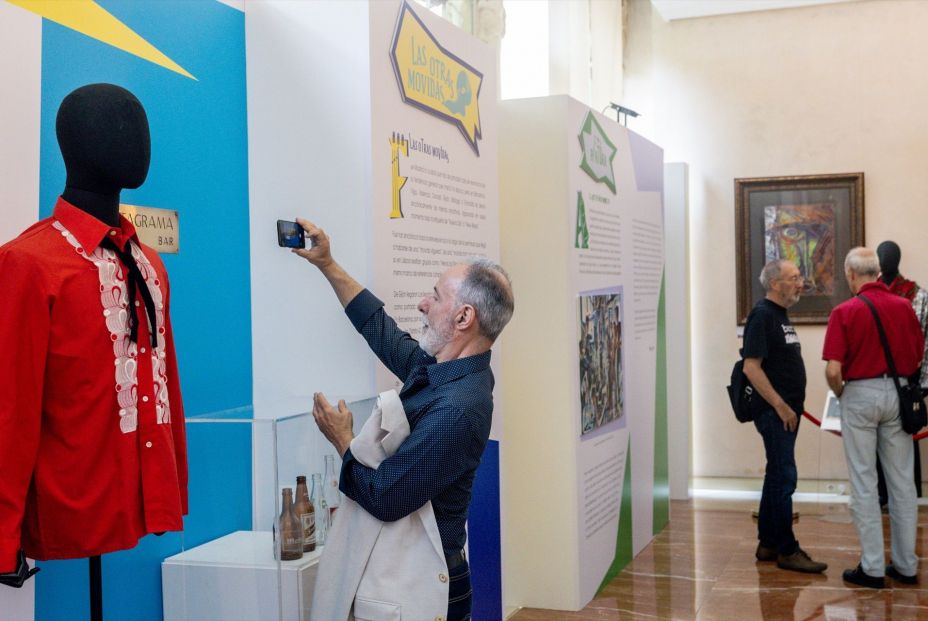 Entre chaquetas y pelucas de Alaska o Almodóvar: homeaje a la Movida Madrileña en una exposición Entre chaquetas y pelucas de Alaska o Almodóvar: homeaje a la Movida Madrileña en una exposición