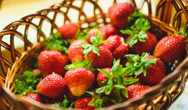 Cómo eliminar manchas de fresa fácilmente con ingredientes caseros
