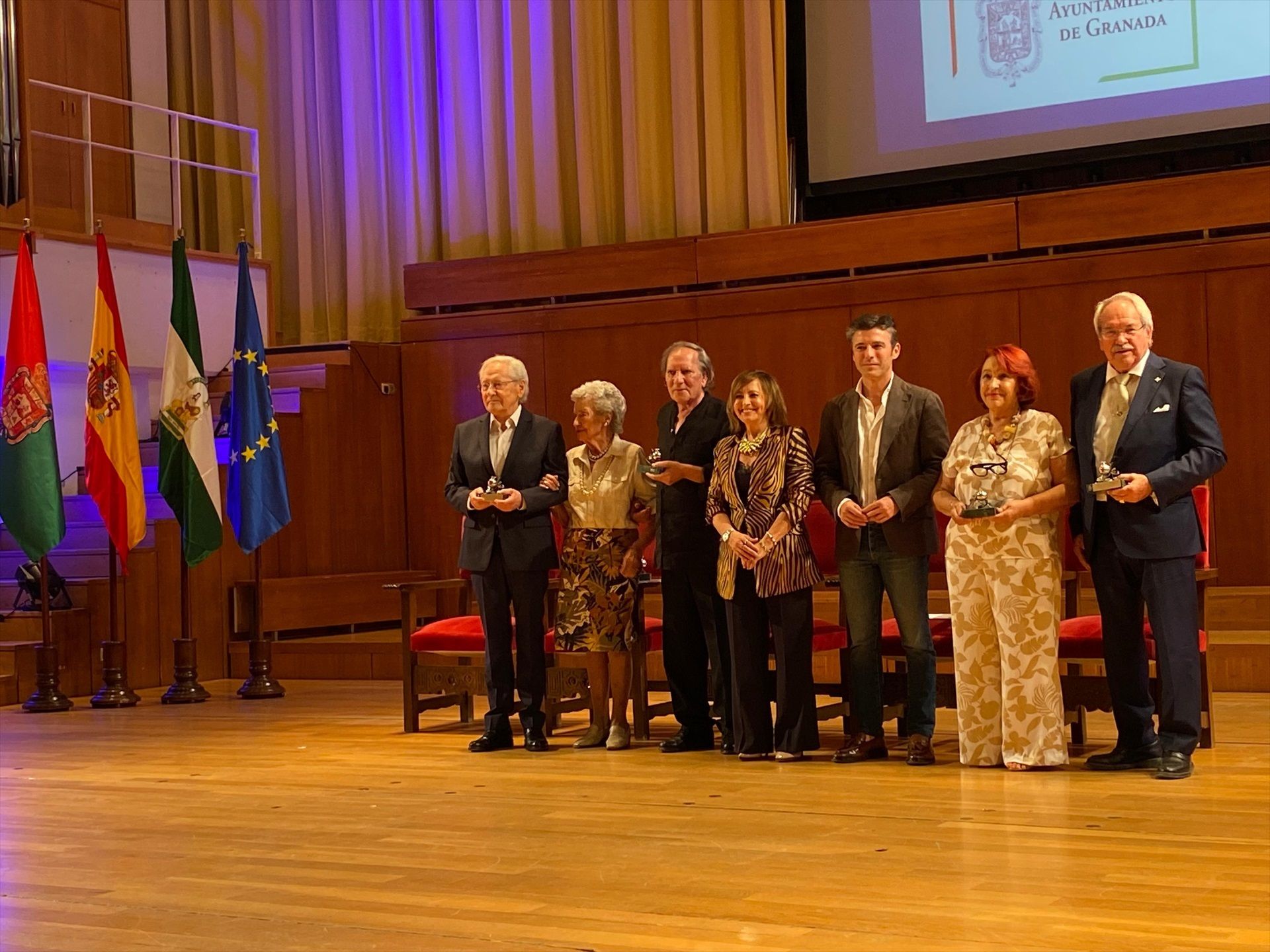 Fernando Ónega, premiado en Granada por su compromiso con la visibilización de las personas mayores