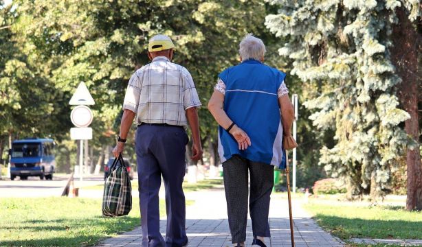 Promueven una iniciativa legislativa popular para proteger a los mayores frente al maltrato